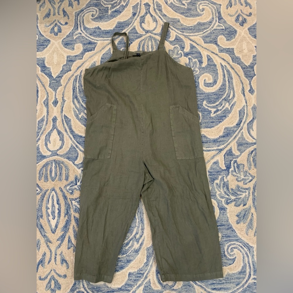 Universal Threads! Overalls! Pockets front and back. The perfect comfy!